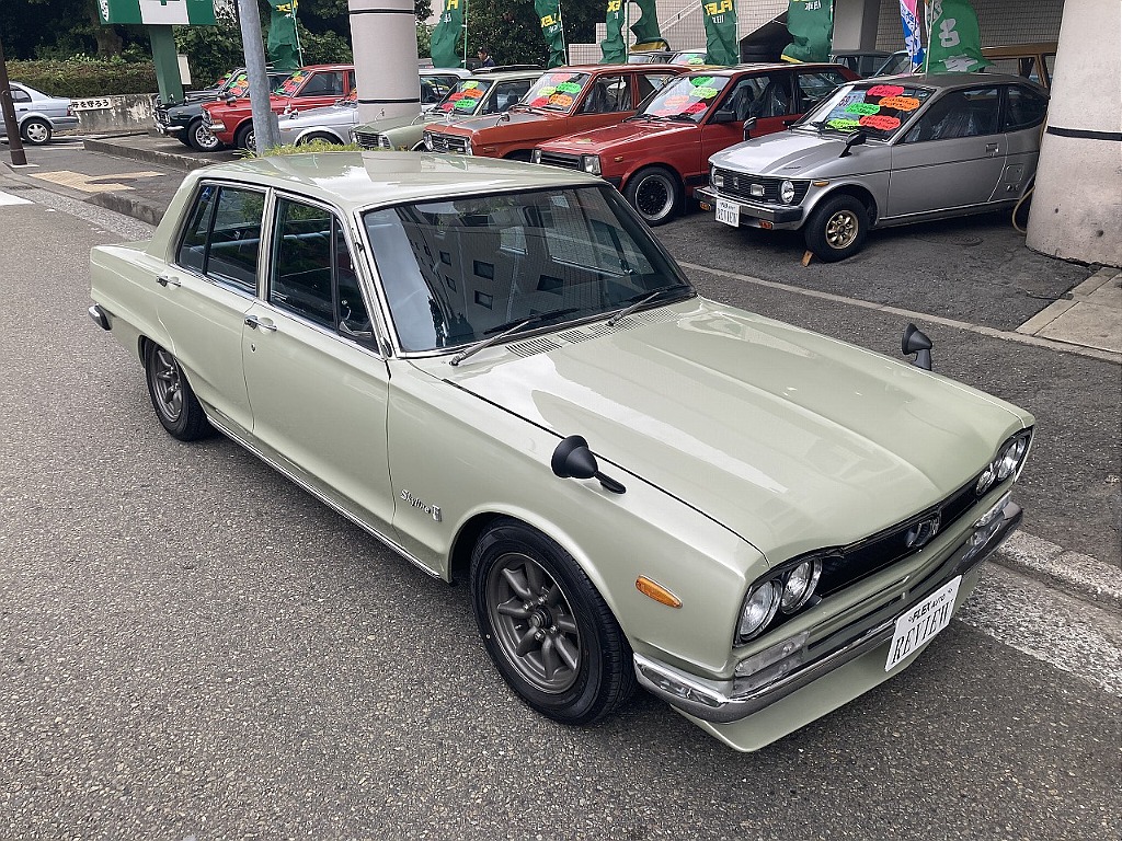 日産 スカイライン4ドア(1枚目)