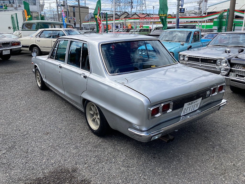 日産 スカイライン4ドア(12枚目)