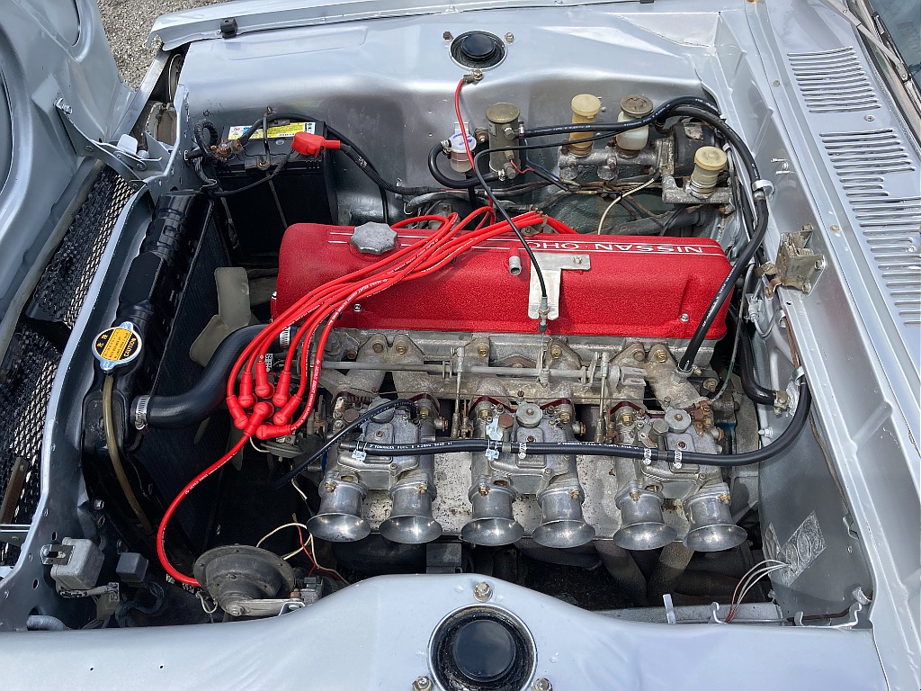 日産 スカイライン4ドア(4枚目)