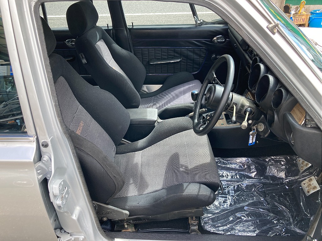日産 スカイライン4ドア(5枚目)