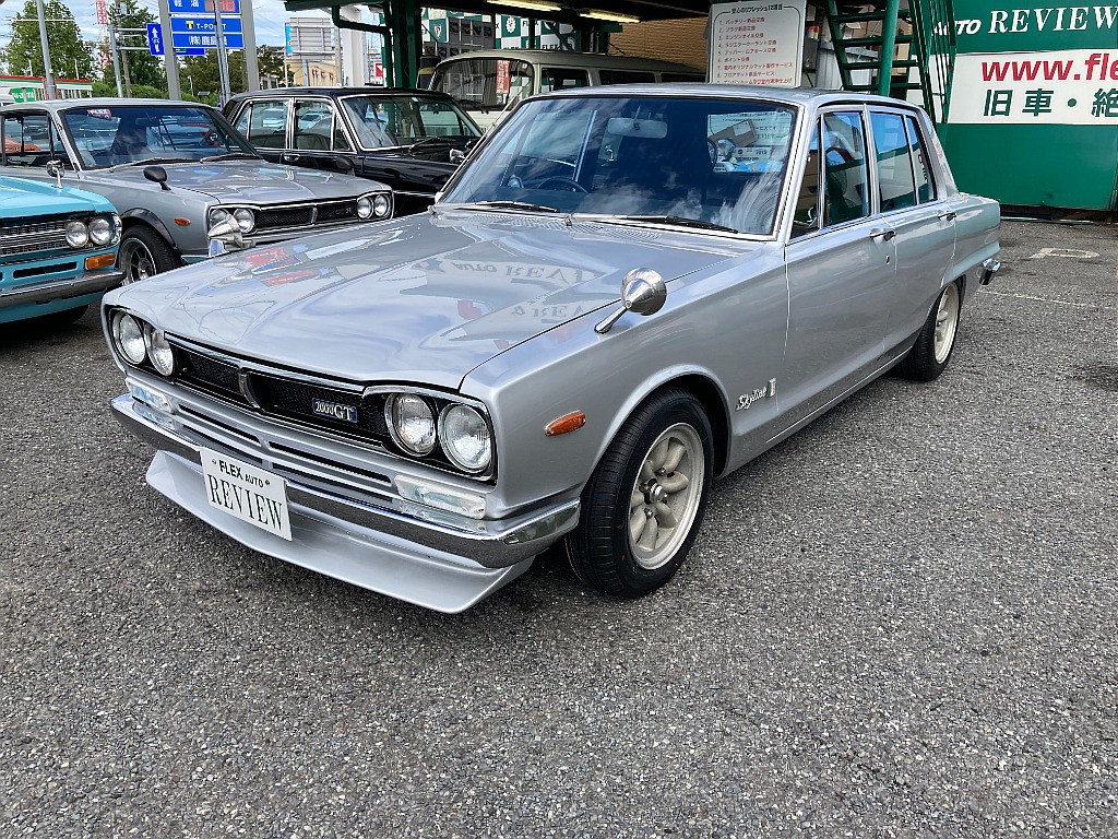 日産 スカイライン4ドア(9枚目)