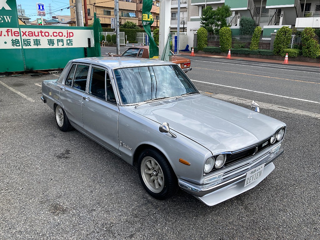 日産 スカイライン4ドア(1枚目)