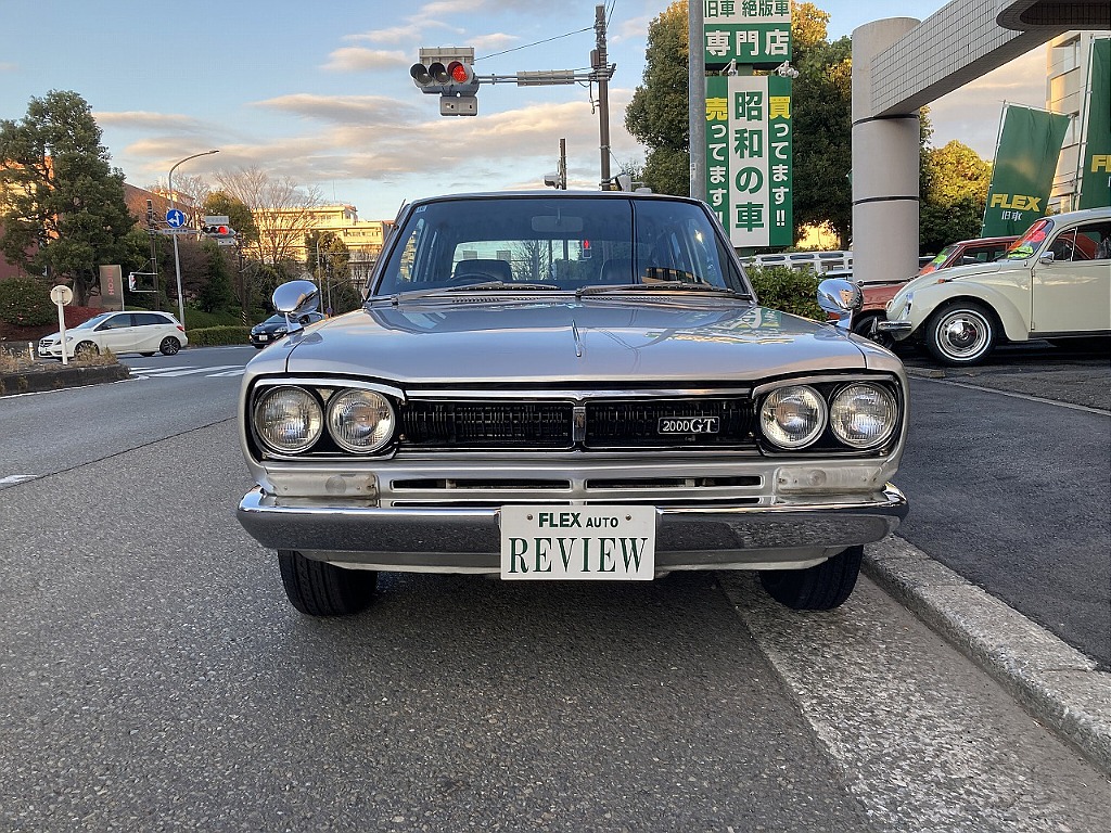 日産 スカイライン4ドア(2枚目)