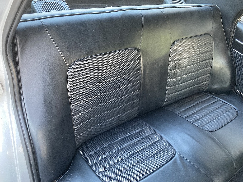 日産 スカイライン4ドア(15枚目)