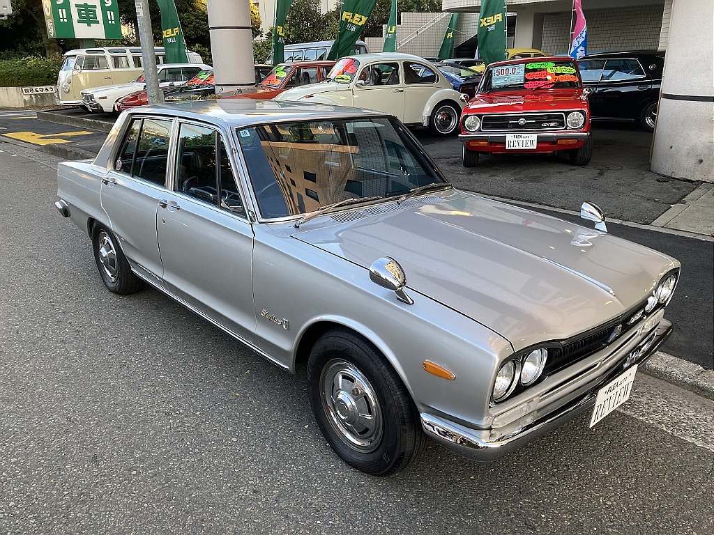 日産 スカイライン4ドア(1枚目)