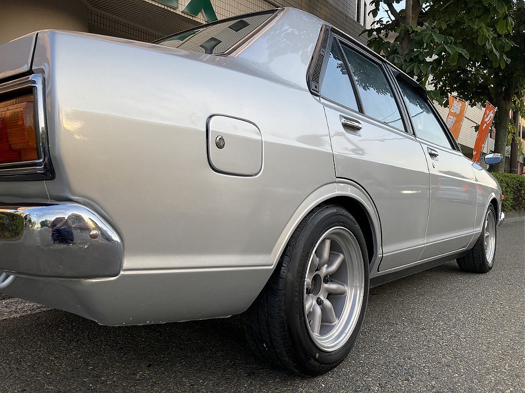 日産 サニー4ドアセダン(4枚目)
