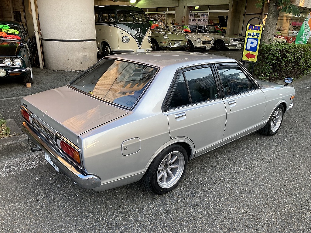 日産 サニー4ドアセダン(5枚目)