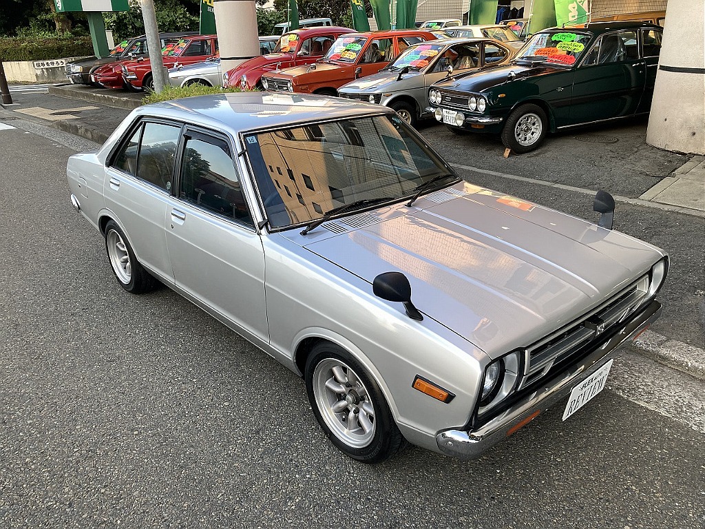 日産 サニー4ドアセダン(1枚目)