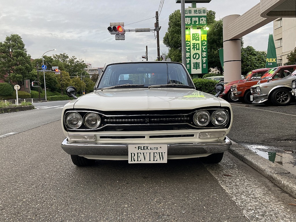 日産 スカイライン4ドア(2枚目)