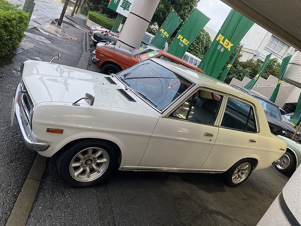 日産 サニー4ドアセダン(9枚目)