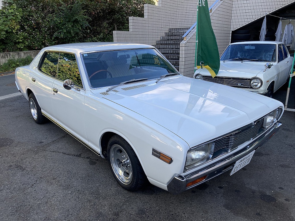 日産 グロリア4ドアHT(1枚目)