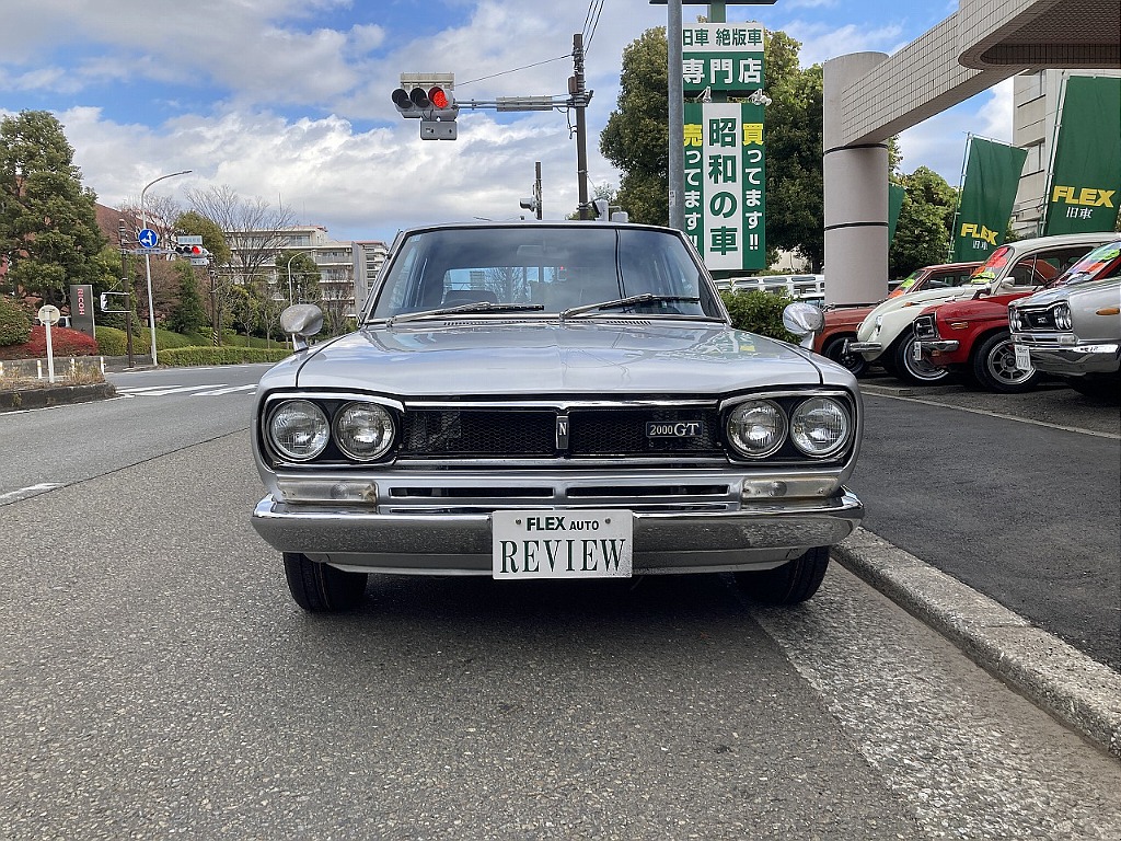 日産 スカイライン4ドア(2枚目)