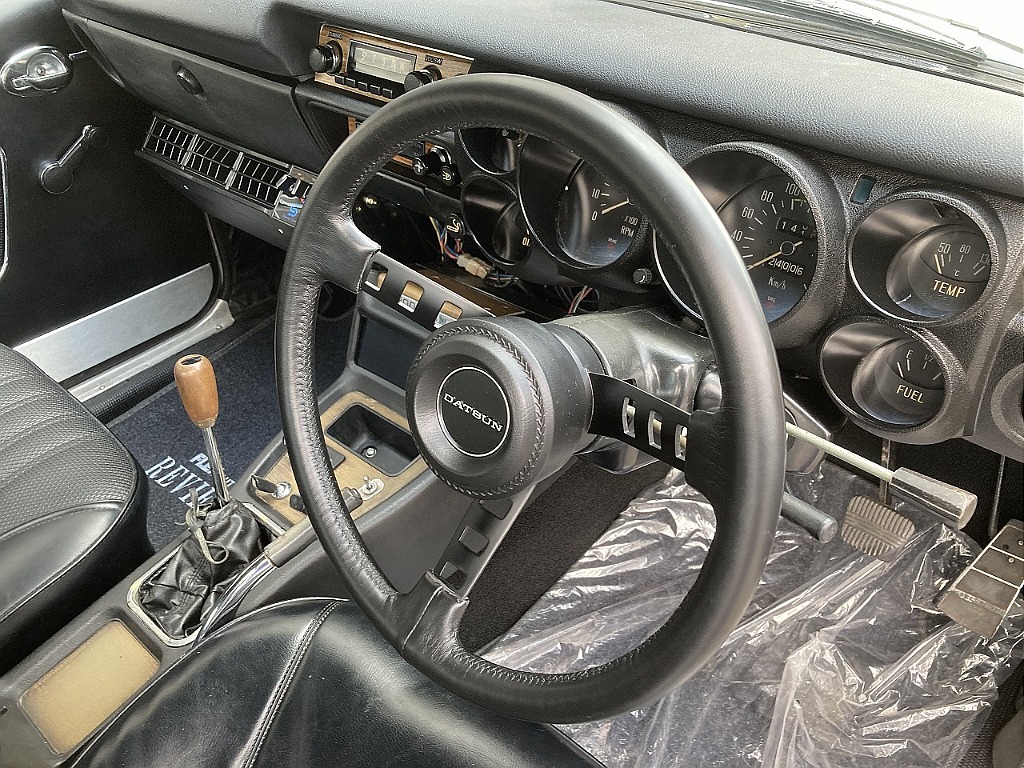 日産 スカイライン4ドア(13枚目)