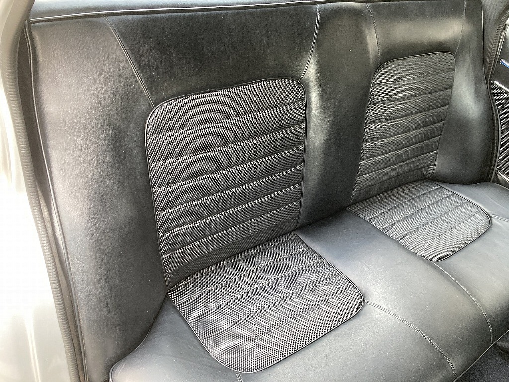 日産 スカイライン4ドア(15枚目)