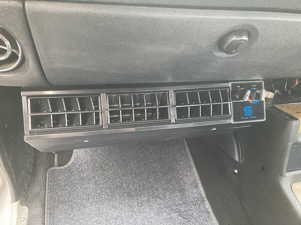 日産 スカイライン4ドア(19枚目)