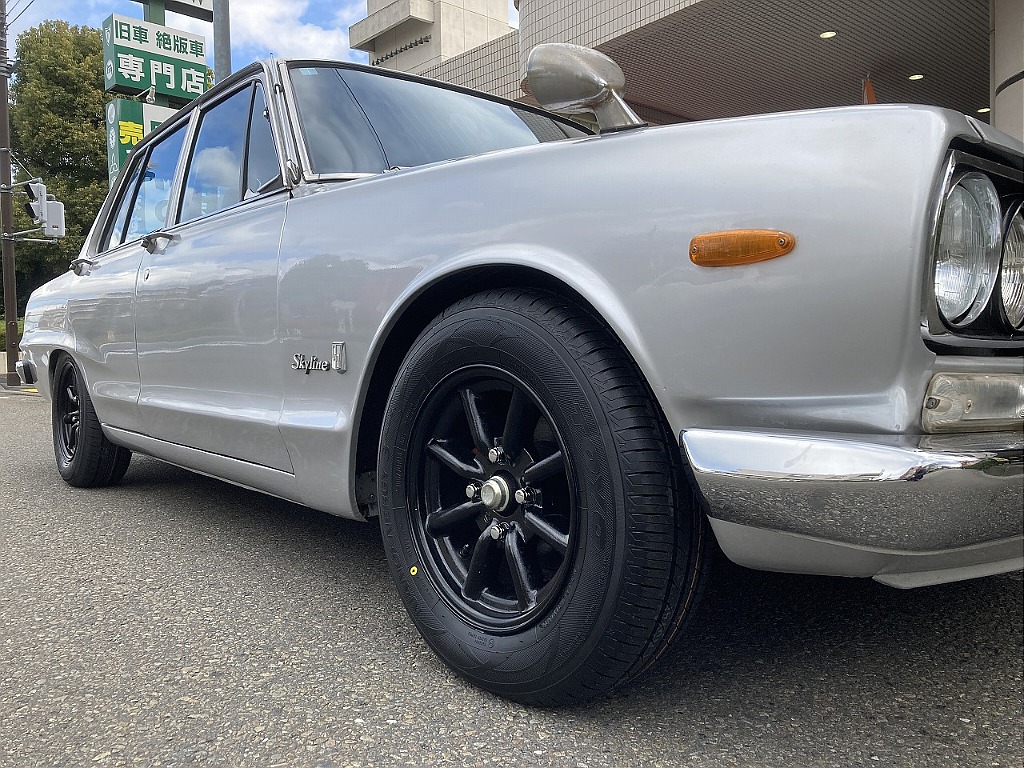 日産 スカイライン4ドア(3枚目)