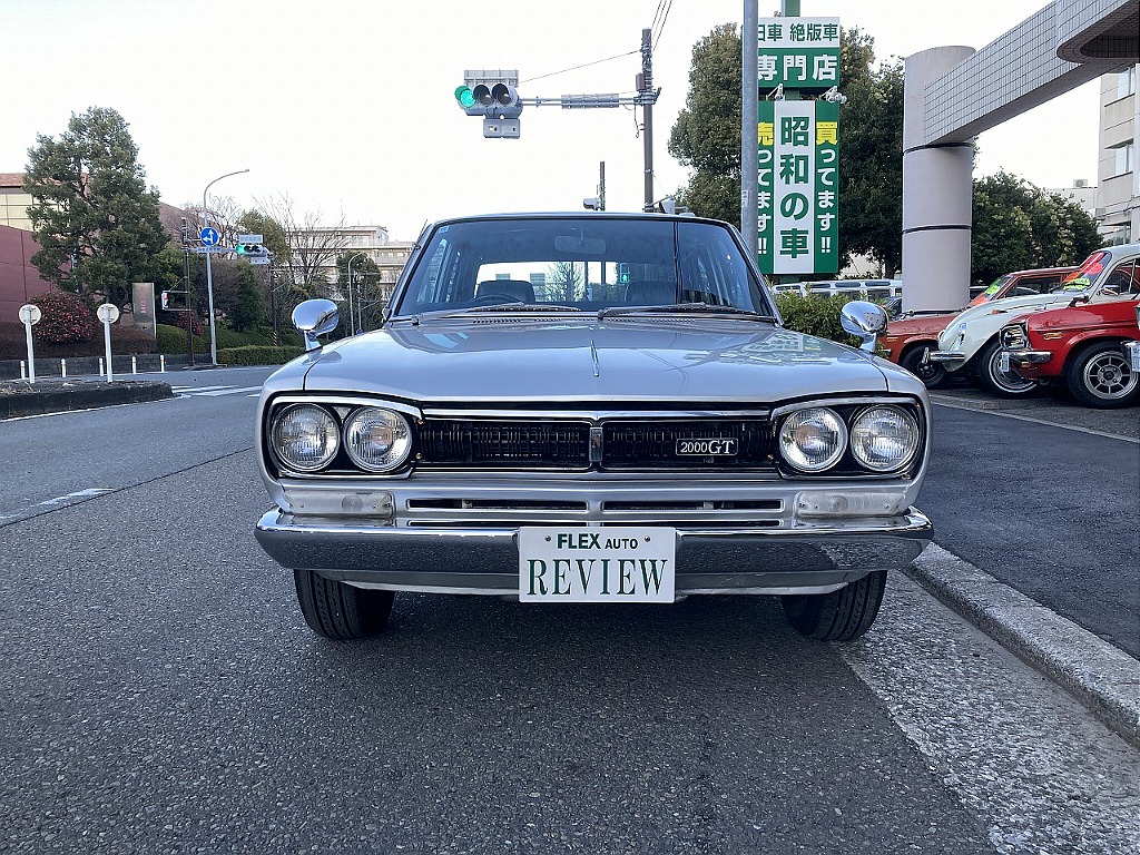 日産 スカイライン4ドア(2枚目)