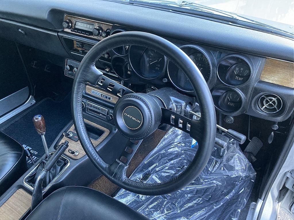 日産 スカイライン4ドア(13枚目)