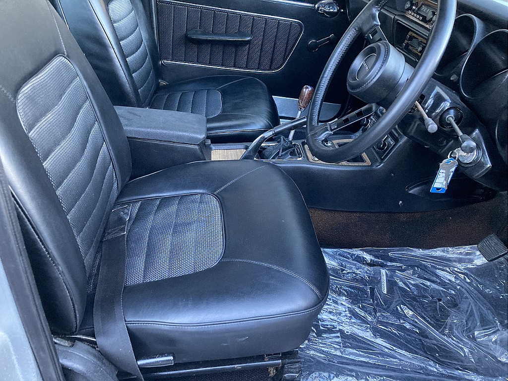 日産 スカイライン4ドア(14枚目)