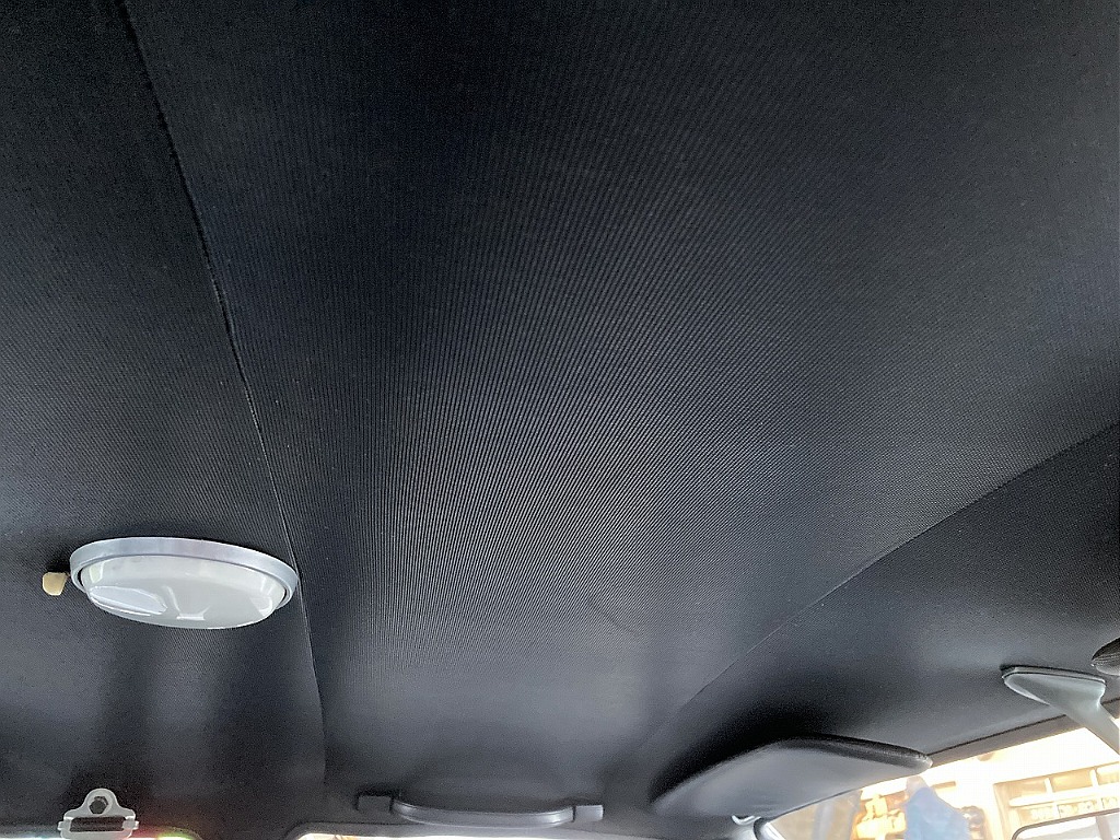 日産 スカイライン4ドア(16枚目)