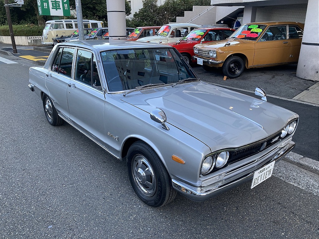 日産 スカイライン4ドア(1枚目)