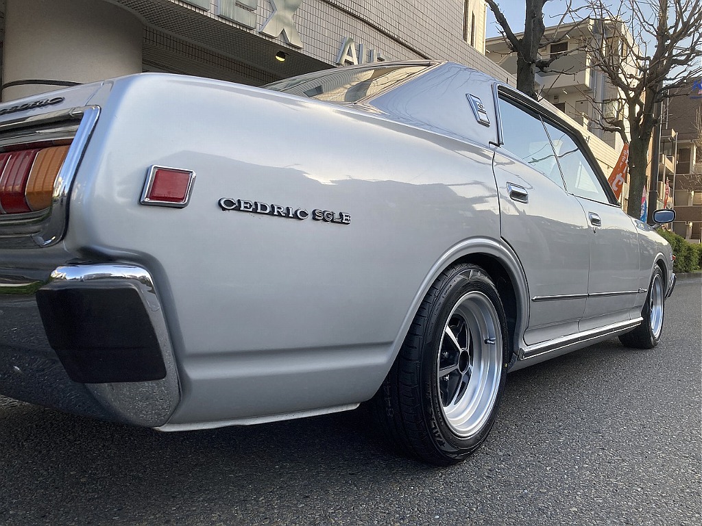 日産 セドリック４ドアHT(4枚目)
