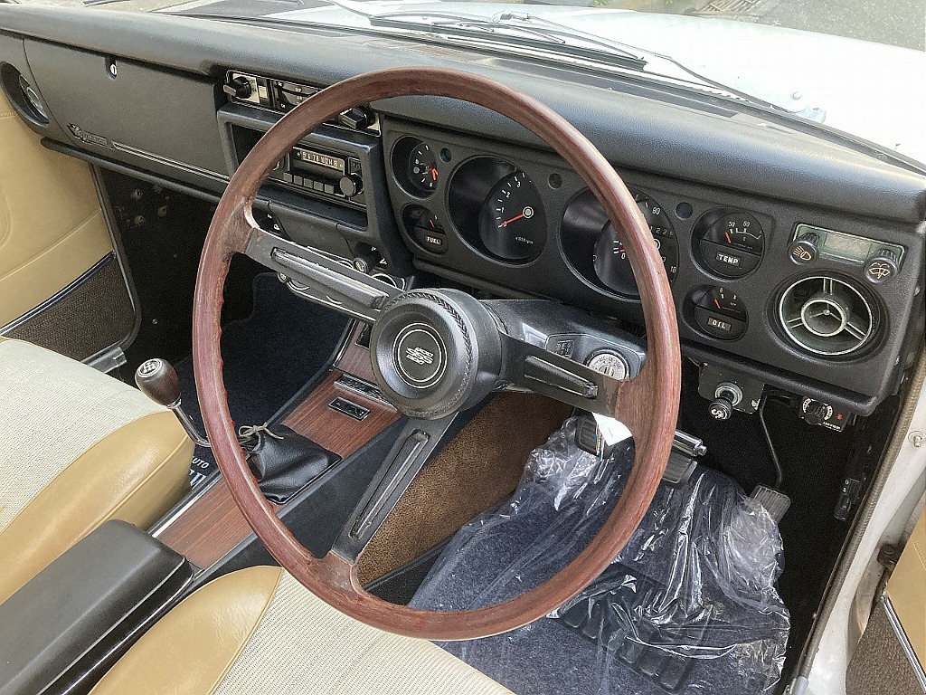 日産 ブルーバード4ドア(13枚目)