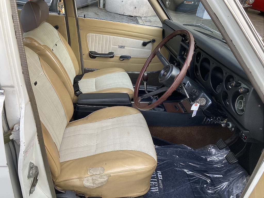 日産 ブルーバード4ドア(14枚目)