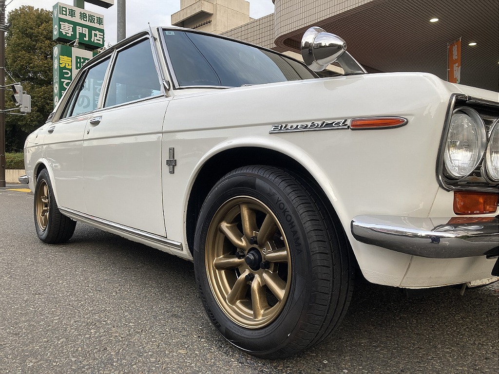 日産 ブルーバード4ドア(3枚目)