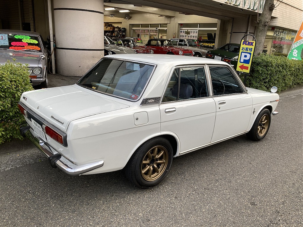 日産 ブルーバード4ドア(5枚目)