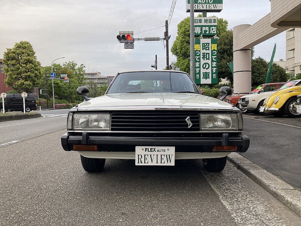 日産 スカイライン4ドア(2枚目)