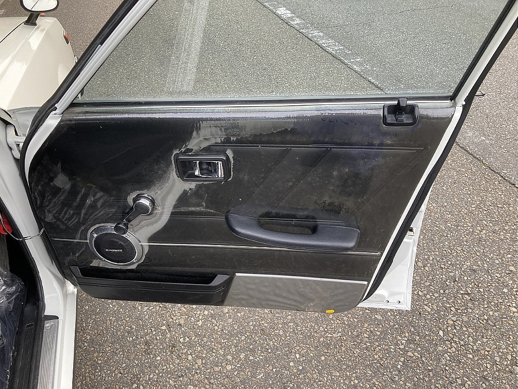 日産 スカイライン4ドア(11枚目)