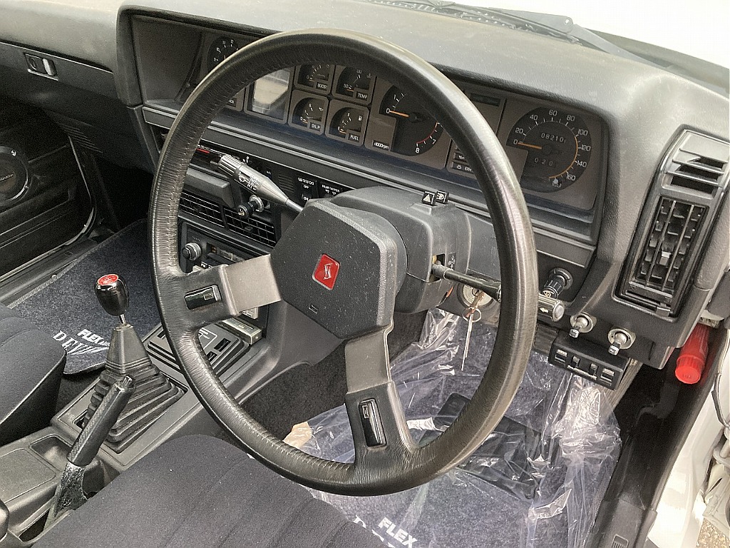 日産 スカイライン4ドア(12枚目)