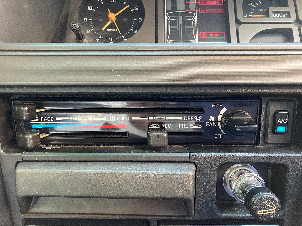 日産 スカイライン4ドア(18枚目)