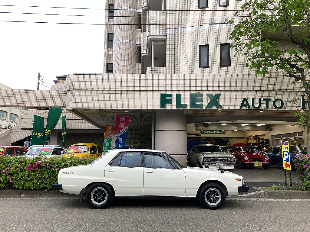 日産 スカイライン4ドア(19枚目)