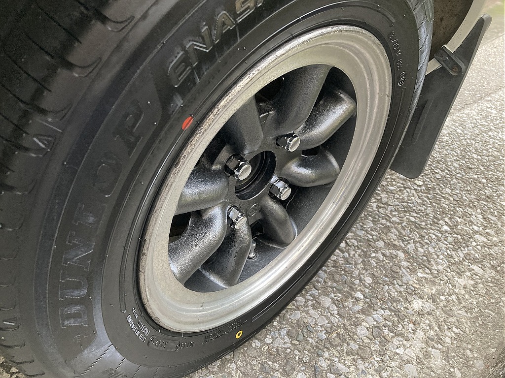 日産 スカイライン4ドア(8枚目)