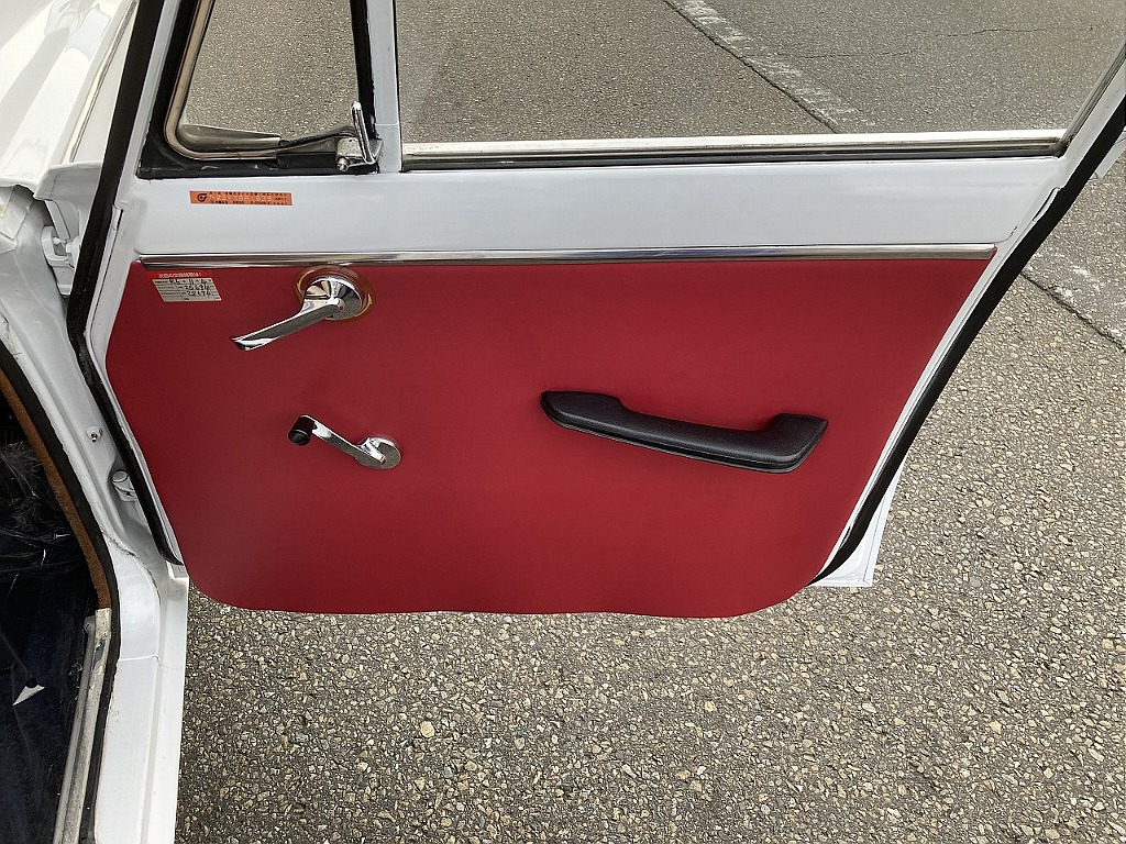 トヨタ コロナ4ドア(12枚目)