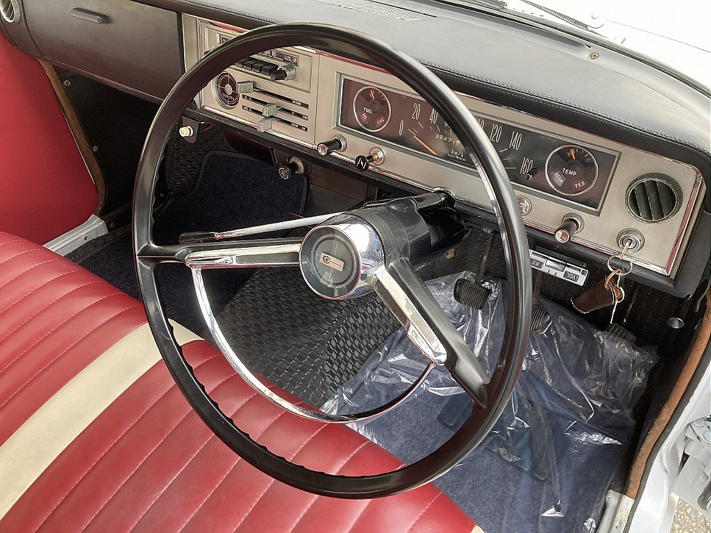 トヨタ コロナ4ドア(13枚目)