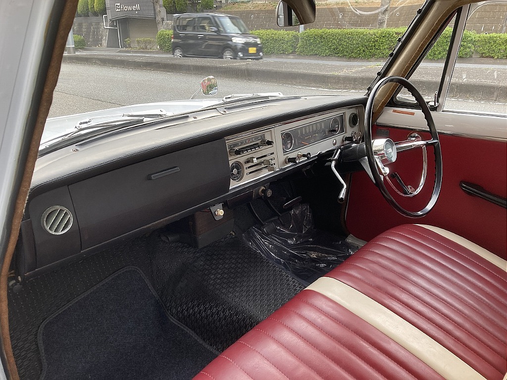 トヨタ コロナ4ドア(17枚目)