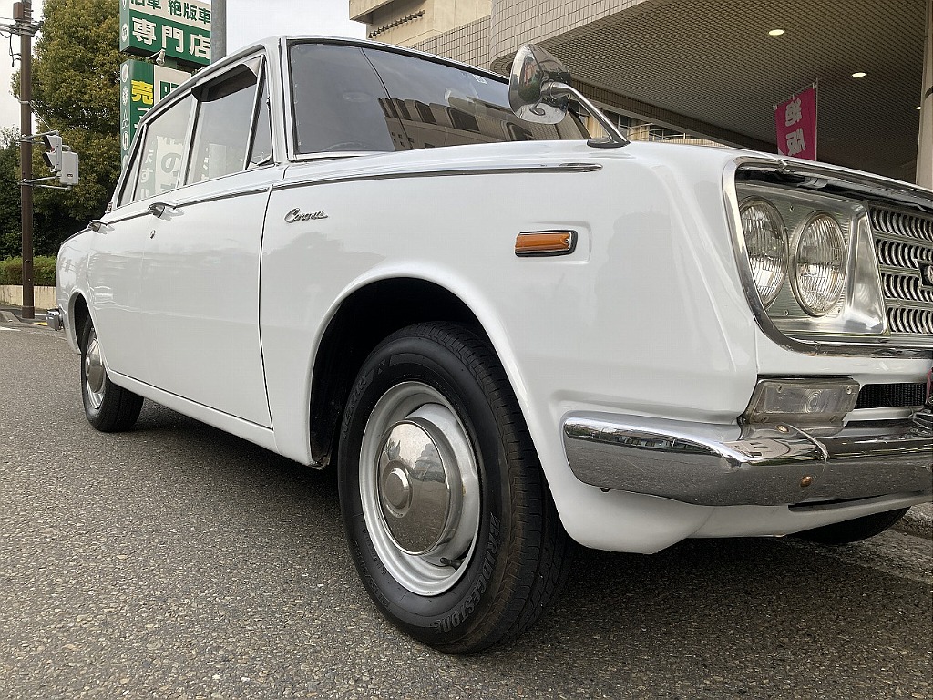 トヨタ コロナ4ドア(3枚目)