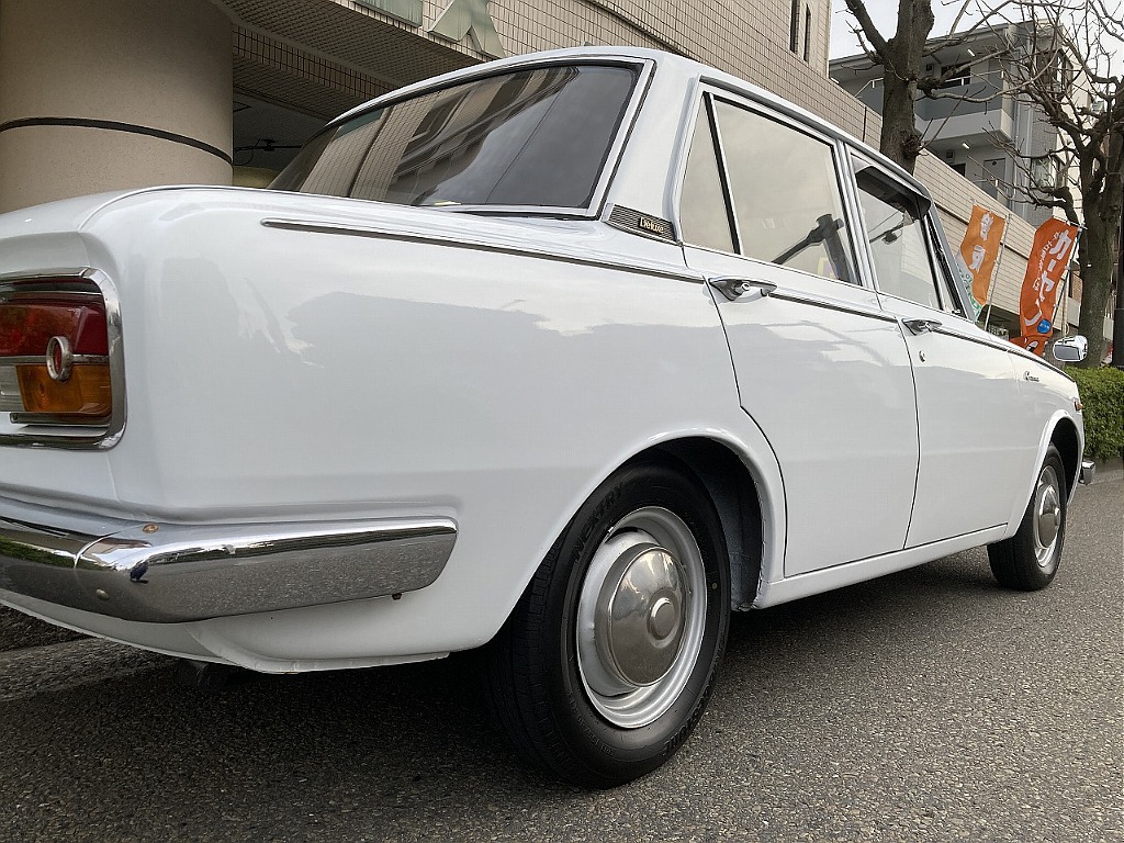 トヨタ コロナ4ドア(4枚目)