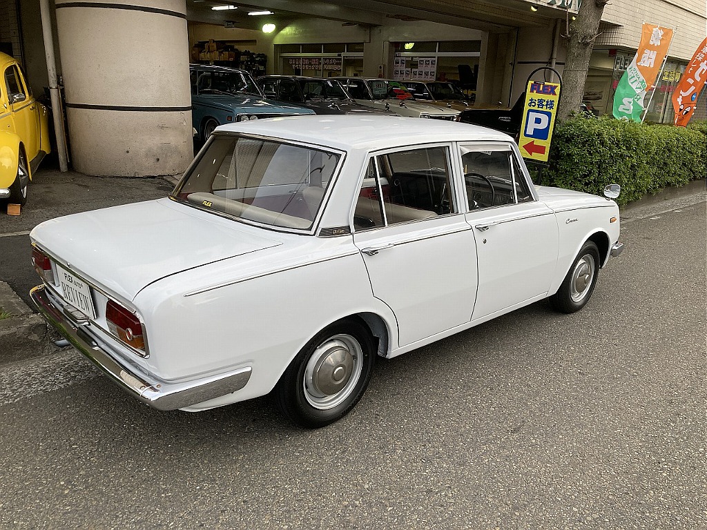 トヨタ コロナ4ドア(5枚目)