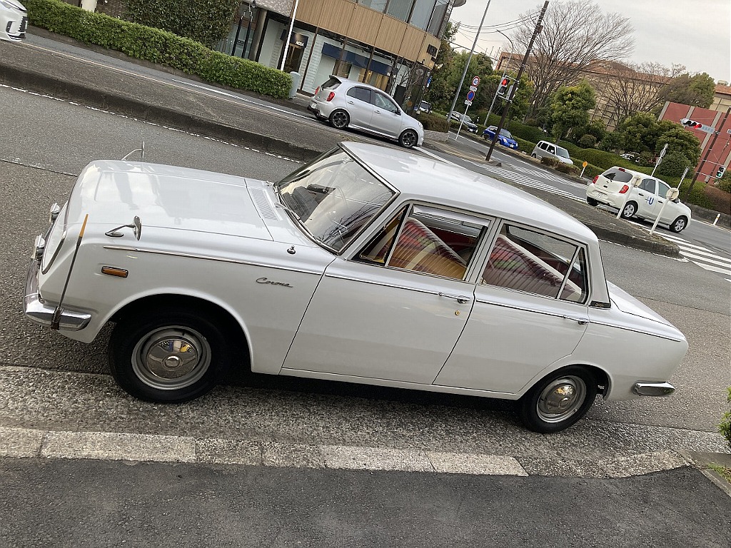 トヨタ コロナ4ドア(9枚目)