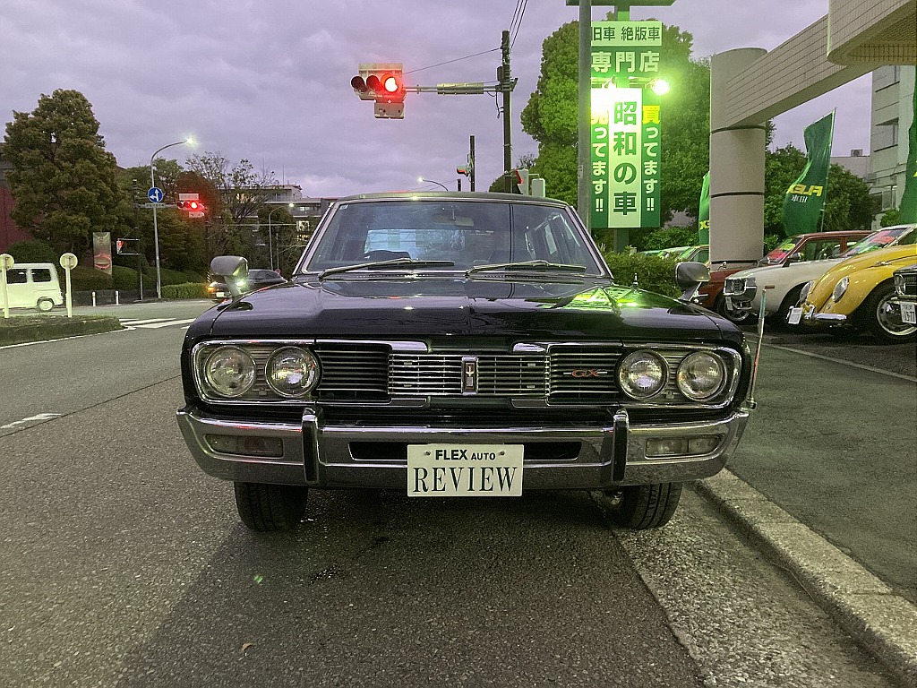 日産 グロリア4ドアセダン(2枚目)