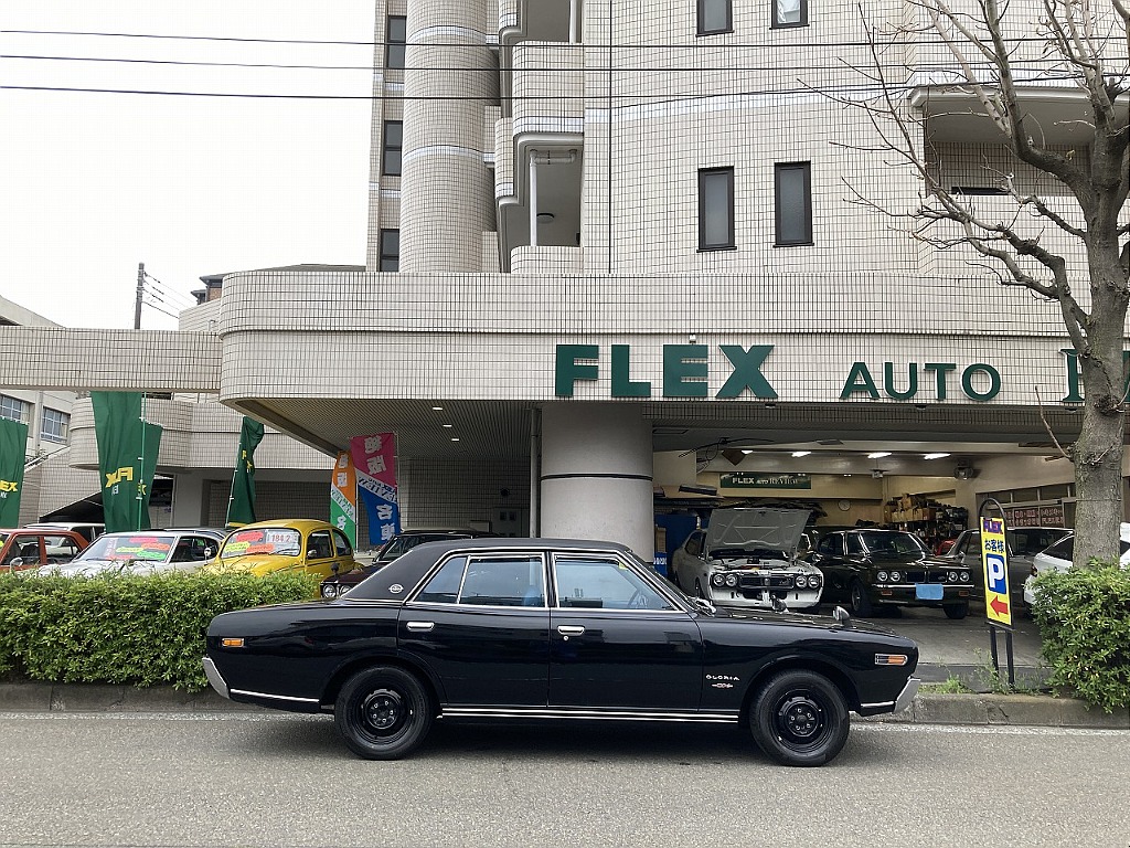日産 グロリア4ドアセダン(19枚目)