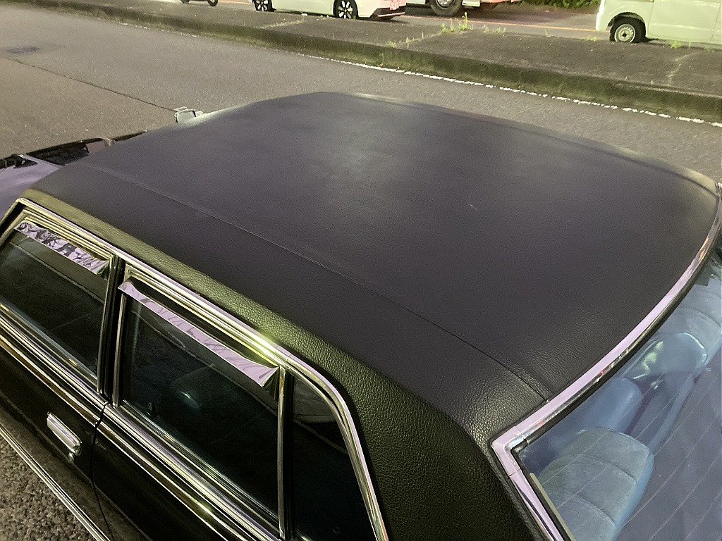 日産 グロリア4ドアセダン(7枚目)