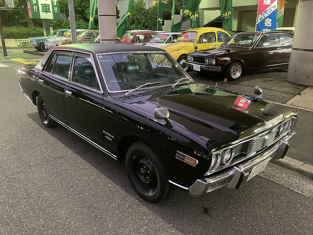 日産 グロリア4ドアセダン(1枚目)