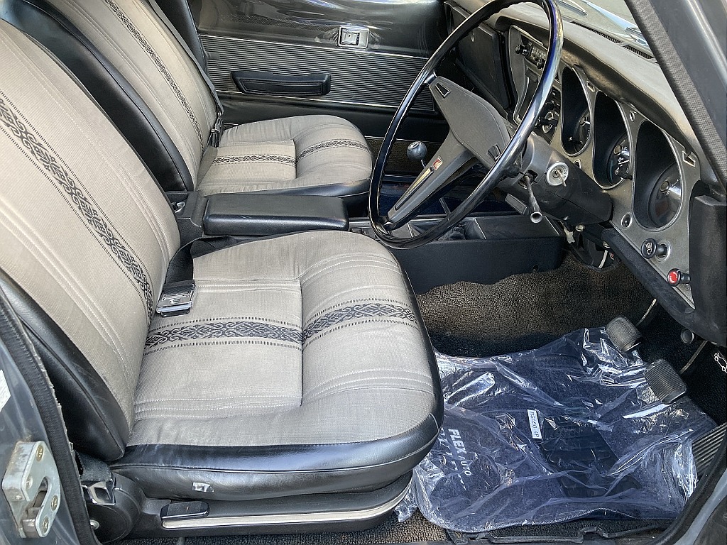 トヨタ クラウン4ドア(13枚目)