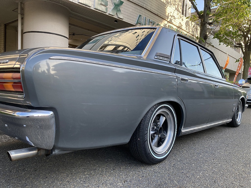 トヨタ クラウン4ドア(4枚目)