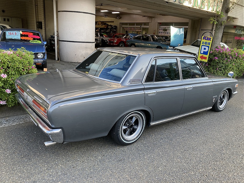 トヨタ クラウン4ドア(5枚目)